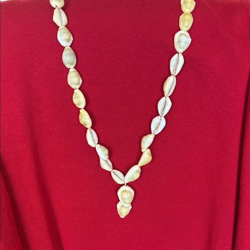 Vintage Natural Shell Pendant Necklace - Cream Beaded Women’s Jewelry
